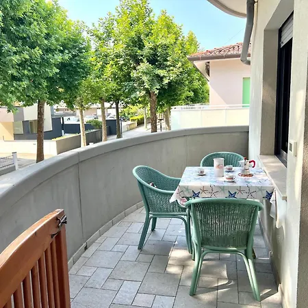 Familiar Close To The Apartment Lignano Sabbiadoro